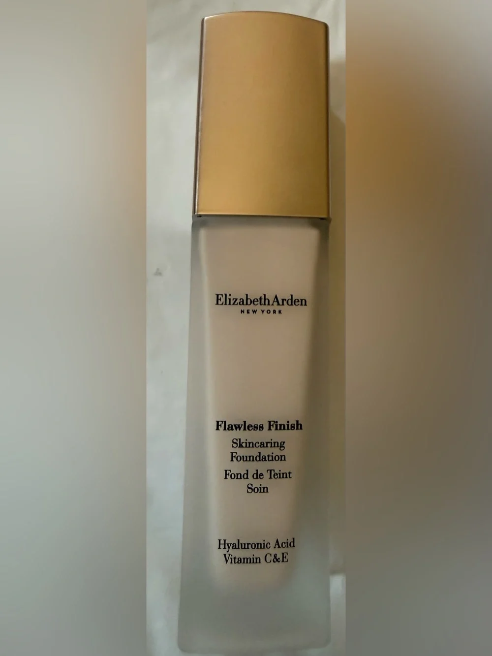 Elizabeth Arden Flawless Finish Skincaring Foundation - 100C NIB